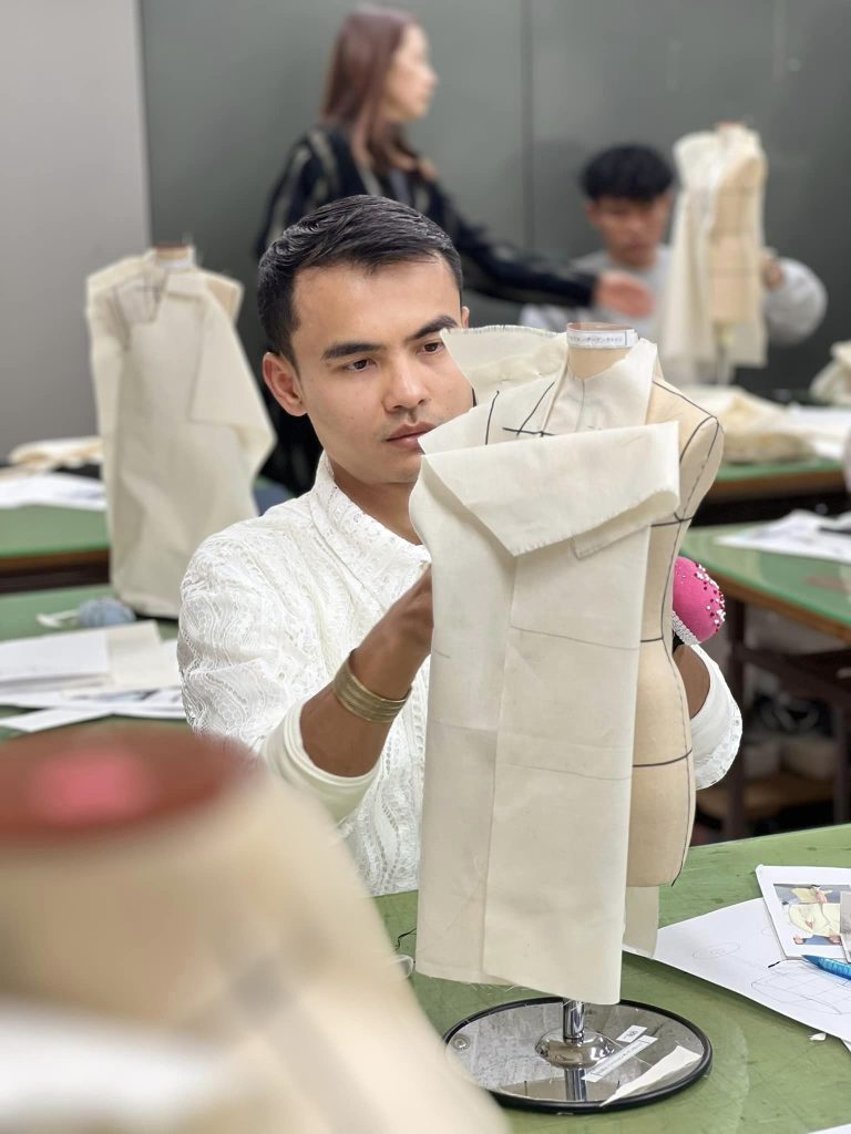 Fashion Runway Draping Technique Tokyo Japan วิเคราะห์เทรนด์แฟชั่น BunkaFashionSchool Bunka บุนกะ เรียนแฟชั่น แฟชั่น FashionRunway FashionRunwayDrapingTechnique Draping Technique BunkaFashionCollege IntensiveCourse Tokyo japan