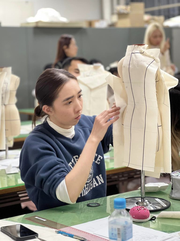 Fashion Runway Draping Technique Tokyo Japan วิเคราะห์เทรนด์แฟชั่น BunkaFashionSchool Bunka บุนกะ เรียนแฟชั่น แฟชั่น FashionRunway FashionRunwayDrapingTechnique Draping Technique BunkaFashionCollege IntensiveCourse Tokyo japan